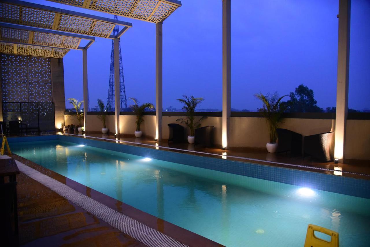 Ramaya Hotel Rohtak Bagian luar foto